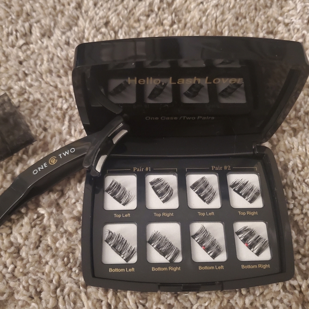 One Two magnetic eyelashes